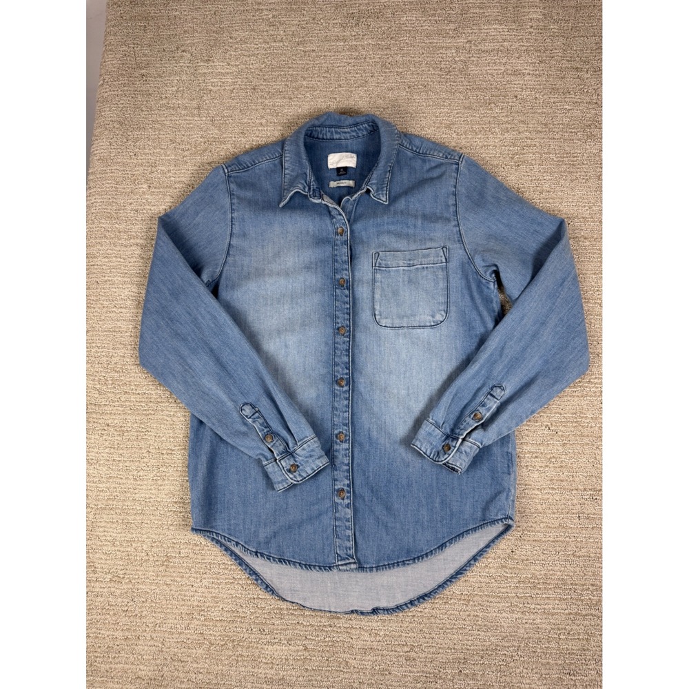 Universal Thread Womens XS Blue Denim Button Down Shirt Relaxed Fit Light Wash